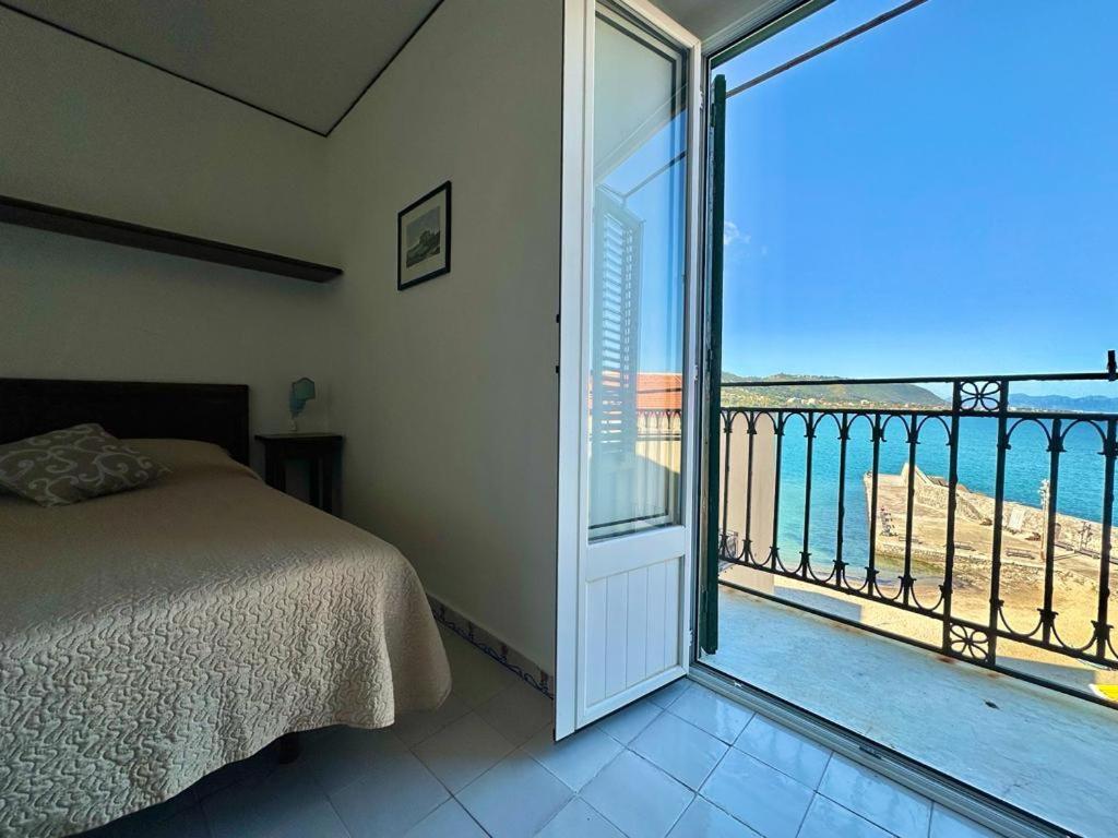 Molo Sea View Apartment Чефалу Экстерьер фото