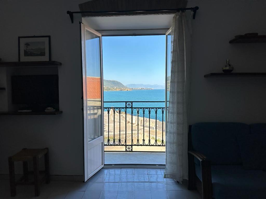 Molo Sea View Apartment Чефалу Экстерьер фото