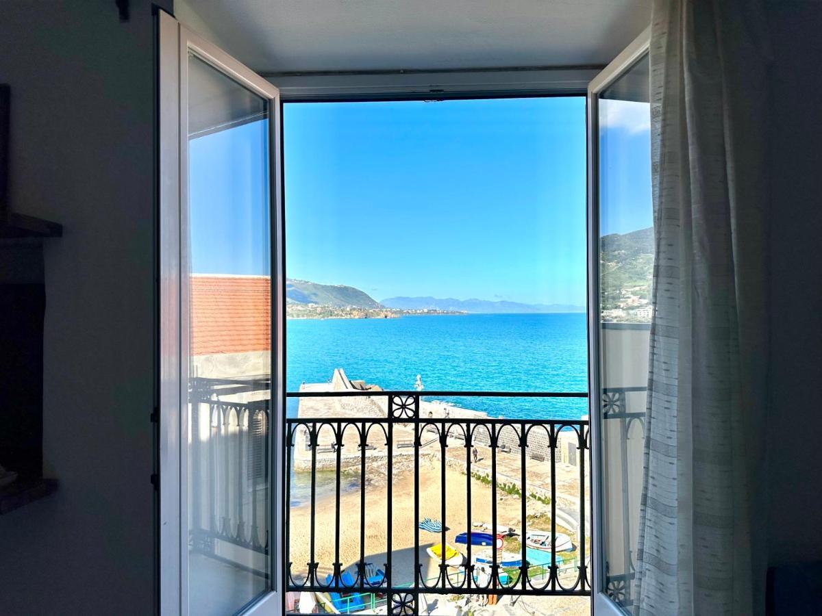 Molo Sea View Apartment Чефалу Экстерьер фото